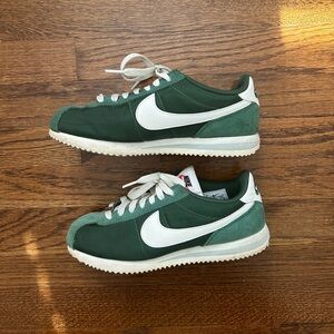 Nike Cortez Green Women’s size 7